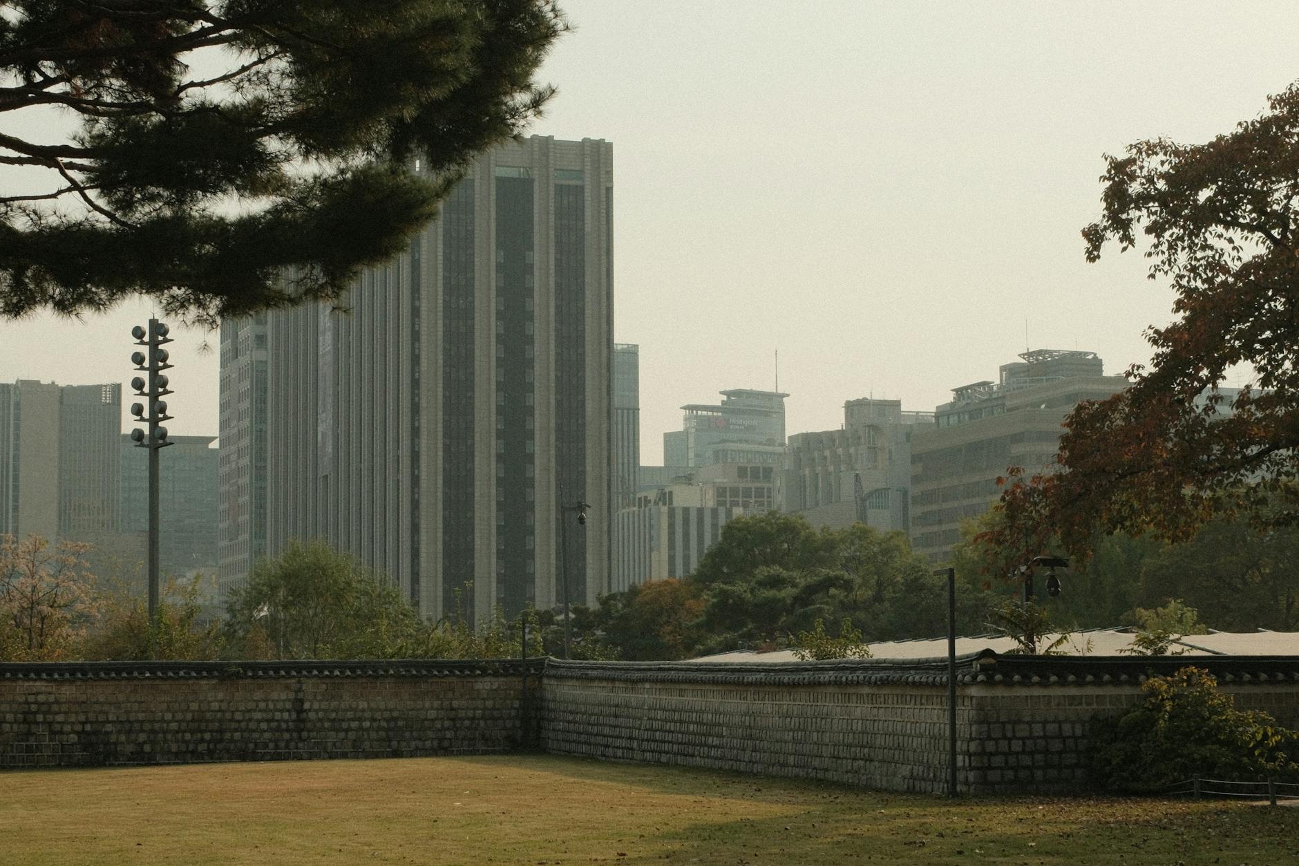 서울 도심 전경 — 한국 정부서울청사 인근 광화문 일대