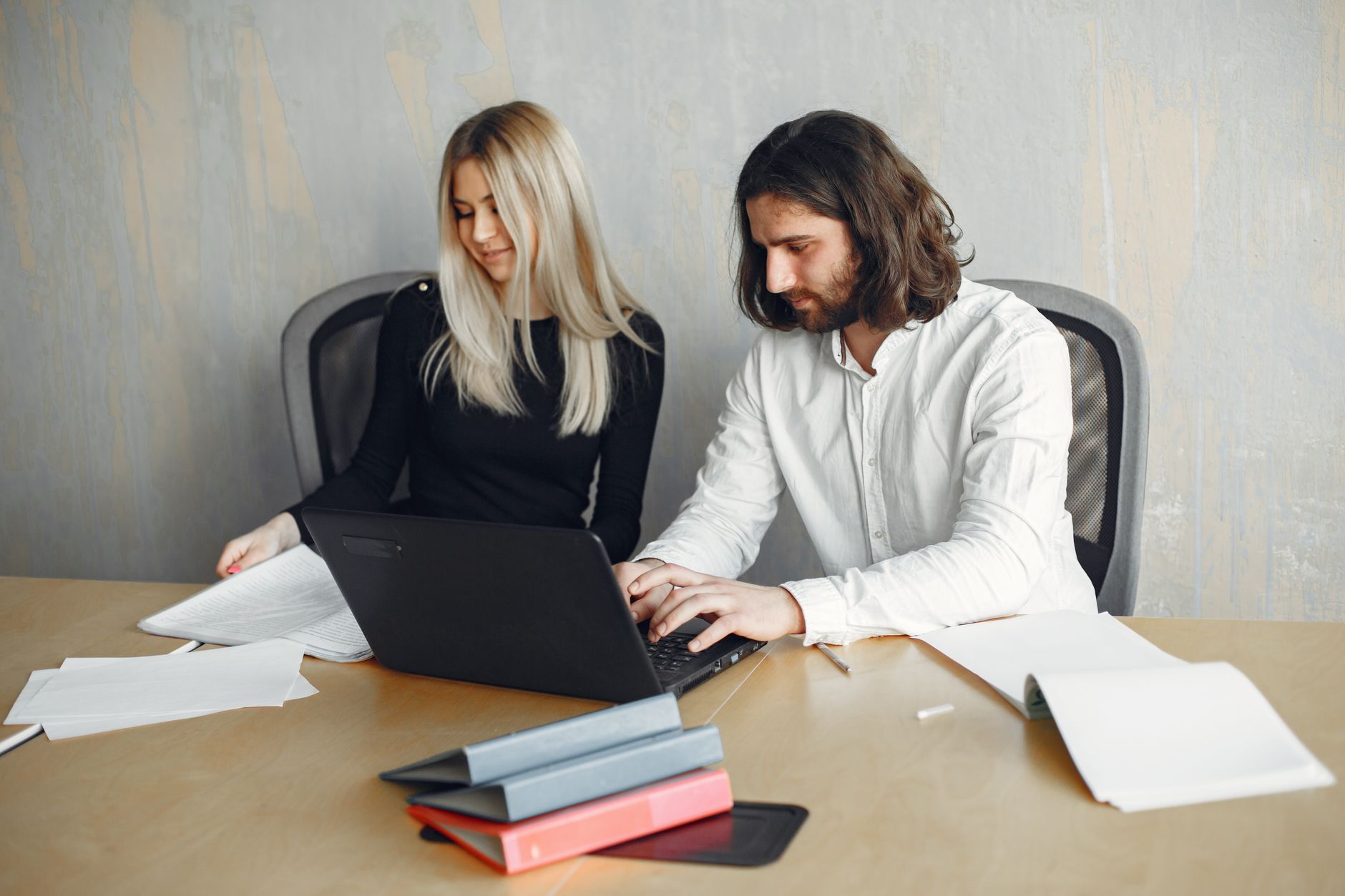 AI RFP response workflow for a B2B proposal team reviewing requirements evidence and approvals