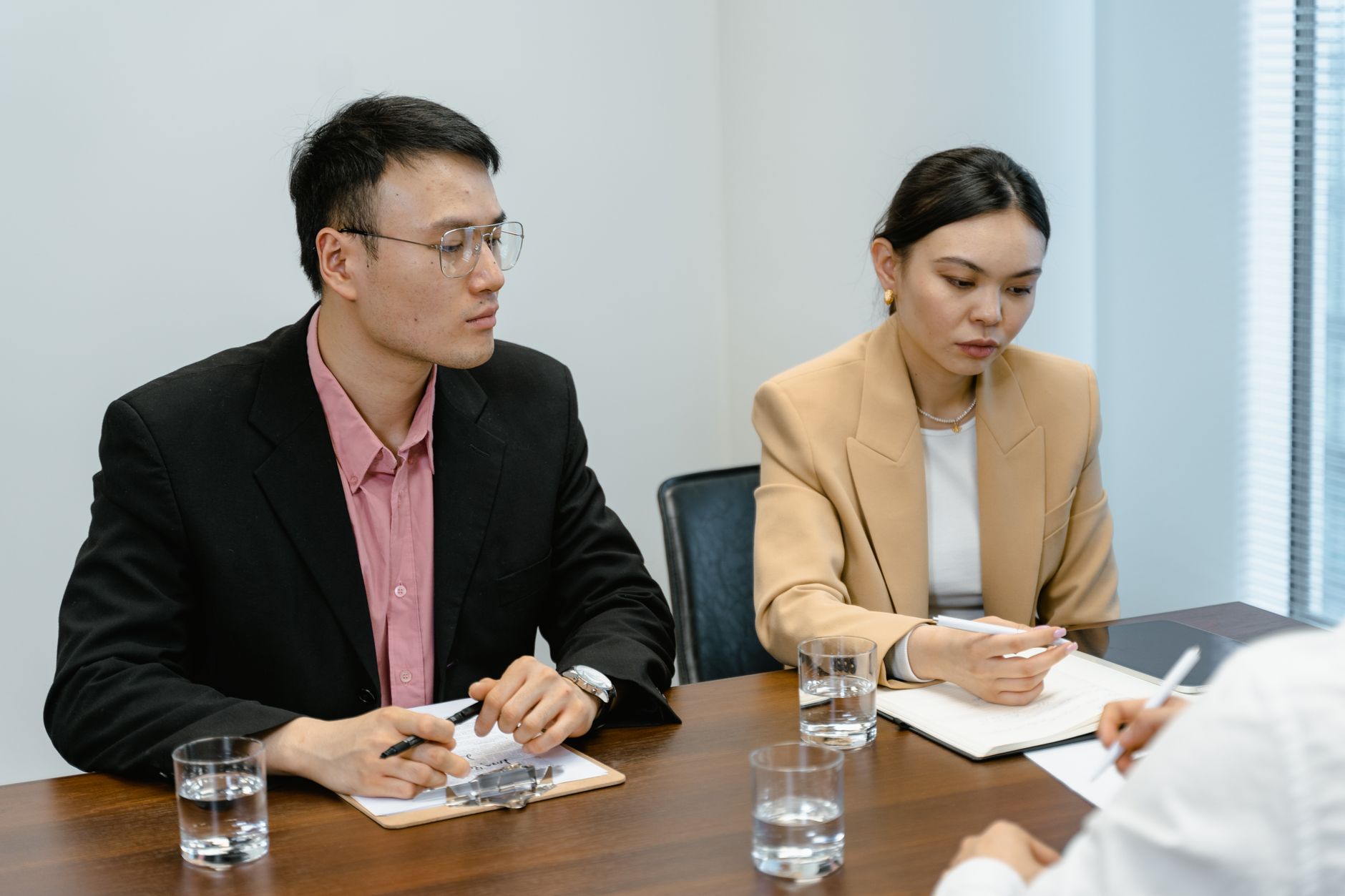 顧客ヒアリングと反証を企画書の次の検証へつなげるチーム