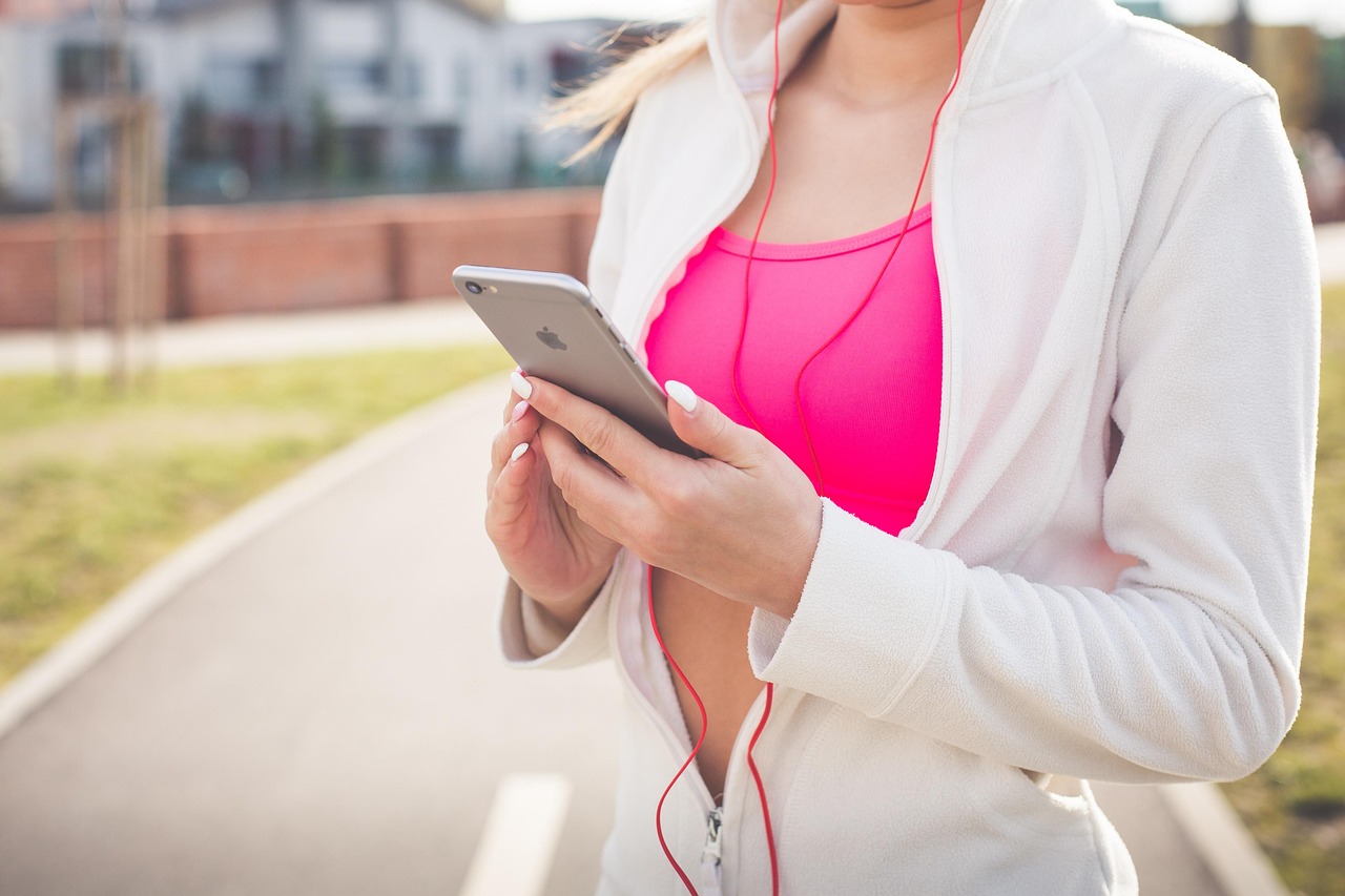 online training headphones for AI社内研修音声ワークフロー2026：Speechify・Play.ht・Descript・Whisperで教材を『聞ける化』する方法