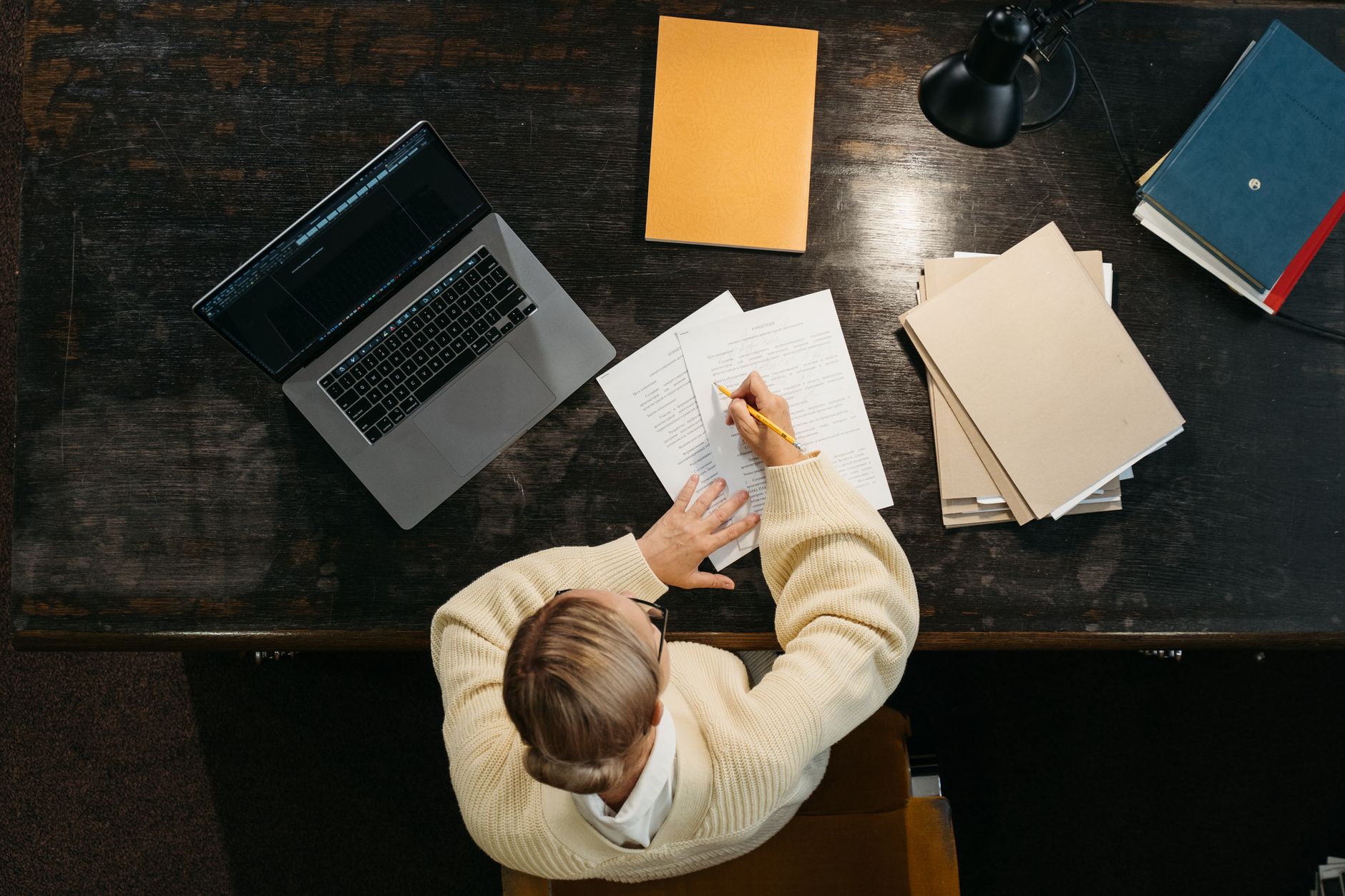 AI editorial provenance workflow for a newsroom and content team