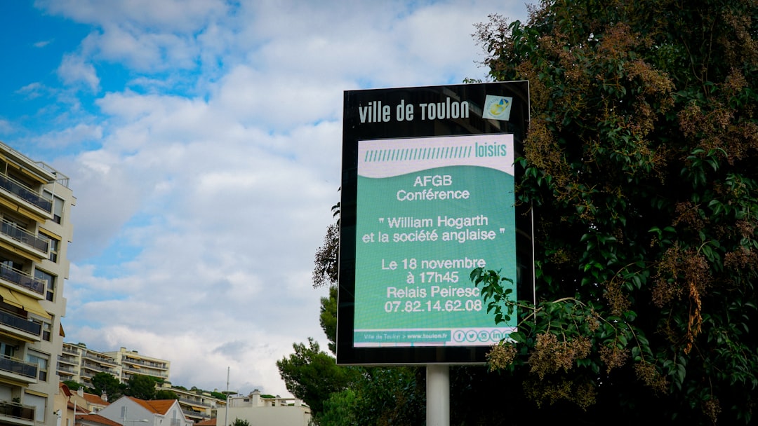 多言語とやさしい日本語で場所と行動を示す公共案内